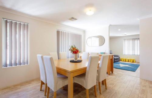 Bassendean Casa | Luxurious Family Home