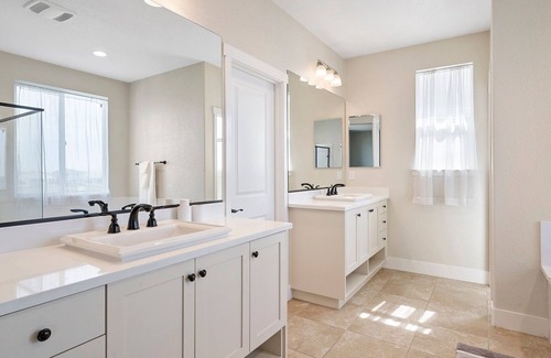 Lathrop Casa | Luxurious Family Retreat Lakeside
