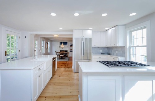 Andover Casa | Luxurious, fully renovated 3 bedroom/3 bath Andover home steps from PA/Downtown.