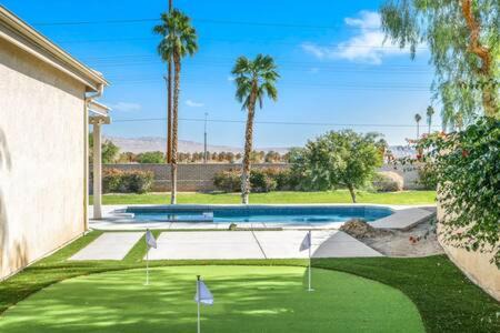 Indio Casa | Luxurious Getaway Near Coachella Stagecoach Pool Putting Green Parking Firepit Sleeps 11