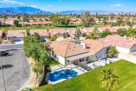 Indio Casa | Luxurious Getaway Near Coachella Stagecoach Pool Putting Green Parking Firepit Sleeps 11