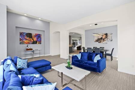 Indio Casa | Luxurious Getaway Near Coachella Stagecoach Pool Putting Green Parking Firepit Sleeps 11
