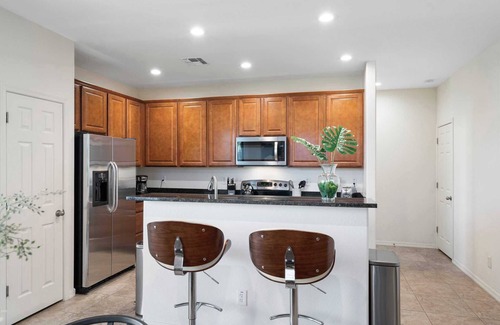 Stetson Hills State Casa | Luxurious Getaway: Spacious Backyard｜Instant Tour｜Flex Month2Month #41700