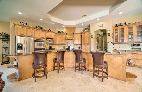 Humble Casa | Luxurious Getaway w/pool! 4 min from airport!
