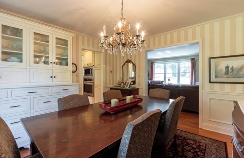 State College Casa | Luxurious, Gorgeous, Pristine, Convenient, Walkable 6-bedroom in State College!
