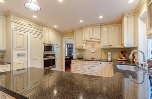State College Casa | Luxurious, Gorgeous, Pristine, Convenient, Walkable 6-bedroom in State College!