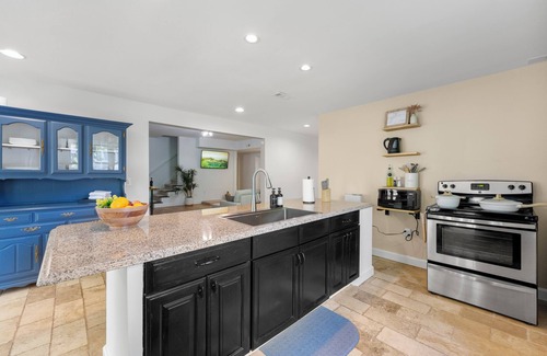 Woodstock Apartamento | Luxurious Guest House with Game Room & Many Amenities in awesome Woodstock!
