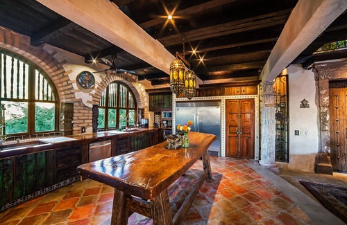 Úrsulo Galván Villa | LUJOSA "HACIENDA ANTIGUA" - DESTACADA EN EL NUEVO SHOW DE VIAJE, 'UN SENTIDO DE LUGAR'
