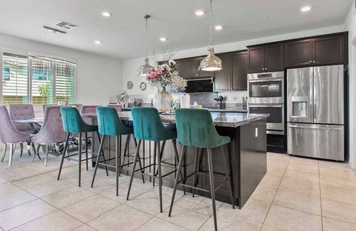 Fontana Casa | Luxurious Haven on Curry Pl