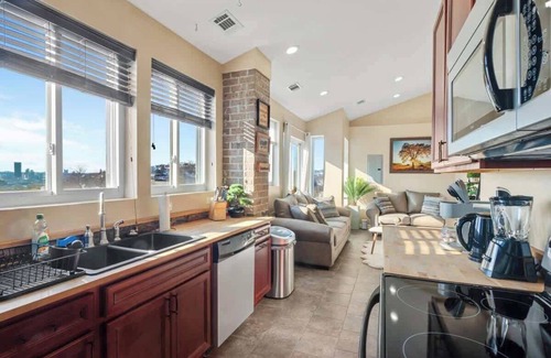 Pittsburgh Casa | Luxurious Hideaway with a Skyline View