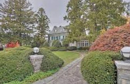 Allentown Casa | Luxurious, Historic Queen City Mansion in the West End of Allentown Sleeps 16!!!