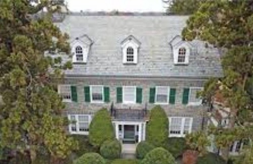 Allentown Casa | Luxurious, Historic Queen City Mansion in the West End of Allentown Sleeps 16!!!