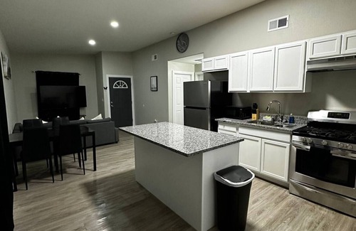 El Paso Apartamento | Luxurious home in Central