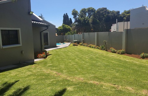 Kempton Park Casa | Una acogedora cabaña cerca del aeropuerto internacional O. R Tambo. Kempton Park Sudáfrica