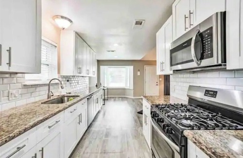 Barker Casa | Luxurious home near I-10 & S Mason Road