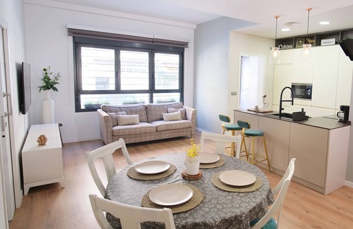 Nou Moles Apartamento | Lujoso Hogar cerca del Casco Antiguo de la Ciudad.