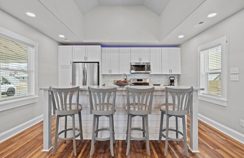 Morehead City Casa | Luxurious home within walking distance to Downtown Morehead City (Conch's Point Cottage)