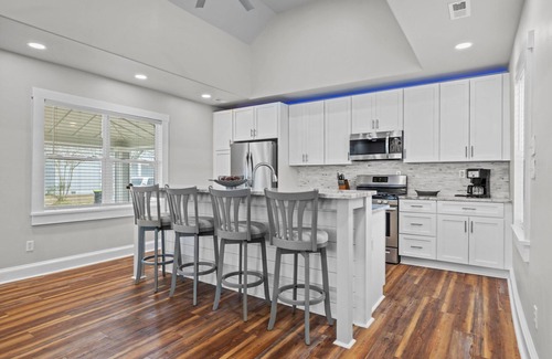 Morehead City Casa | Luxurious home within walking distance to Downtown Morehead City (Conch's Point Cottage)