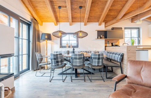 Lengdorf Casa | Luxurious home with wine cooler and fireplace