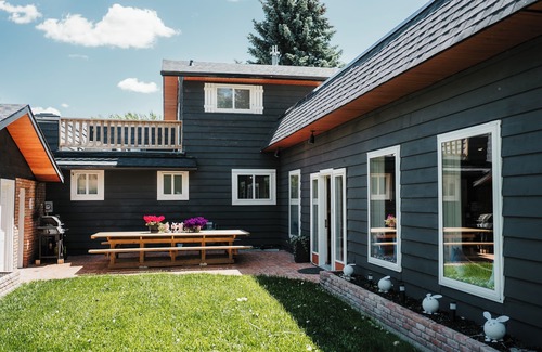 Lethbridge Casa | 2700 pies cuadrados Casa con tu propia piscina cubierta !!