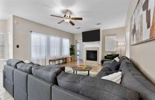 Willis Casa | Luxurious Home with Huge Pool