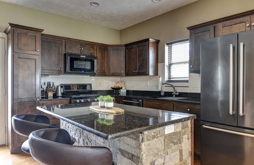 South Central Omaha Casa | Luxurious House in Aksarben