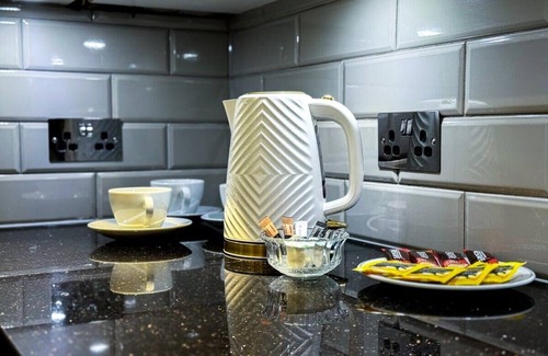 William Morris Casa | Luxurious 3 Bedroom House with Spa Bath and Private Garden