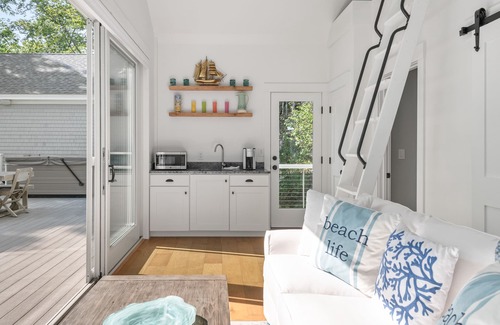 Portland Casa | Luxurious island home on the water, 30 minute ferry ride from Portland Maine