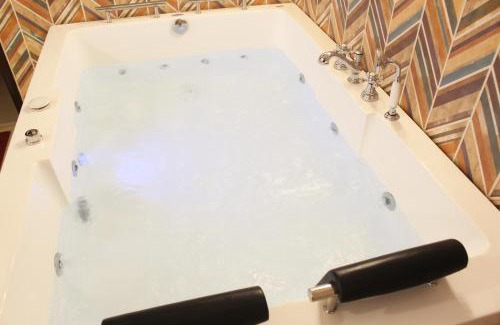 Greater Kailash Apartamento | Luxurious Jacuzzi Hot Tub 1BHK Suite with Spa Tub 11