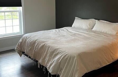 Good Spirit Lake Casa | Luxurious king size,hot tub!
