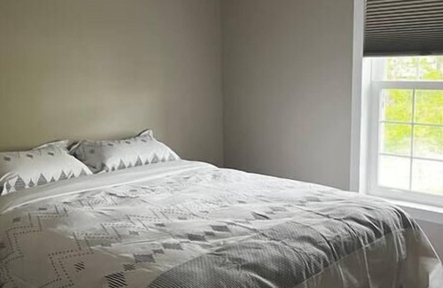 Good Spirit Lake Casa | Luxurious king size,hot tub!