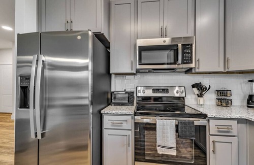 Hayes Apartamento | Luxurious King 2BR Suite—Mins to Downtown Durham!