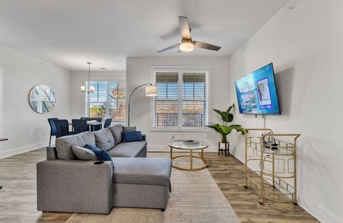 Hayes Apartamento | Luxurious King 3BR Suite—Mins to Downtown Durham!