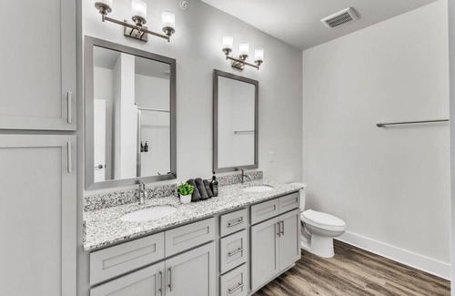 Hayes Apartamento | Luxurious King 3BR Suite—Mins to Downtown Durham!