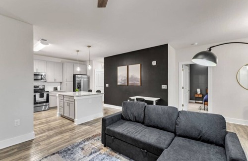 Hayes Apartamento | Luxurious King 3BR Suite—Mins to Downtown Durham!