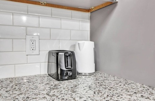 Hayes Apartamento | Luxurious King 3BR Suite—Mins to Downtown Durham!