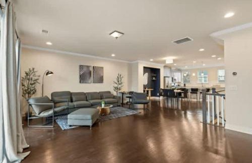 Charlotte Casa | Luxurious King 3BR Townhouse in Uptown Charlotte!
