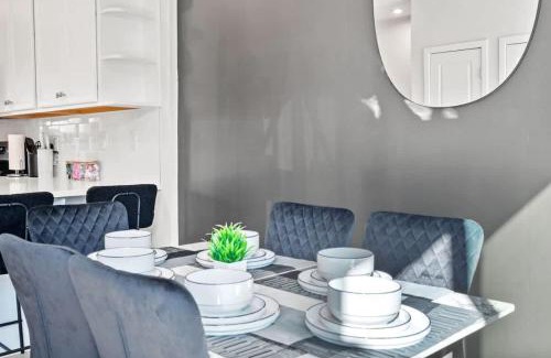Charlotte Casa | Luxurious King 3BR Townhouse Mins to Uptown CLT!
