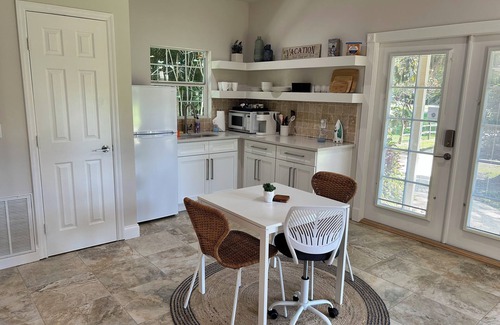 Vero Beach South Cabaña | Luxurious King Guest Cottage - No Hidden Fees!