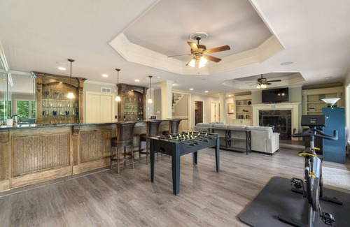 Gainesville Casa | Luxurious Lake House/private dock/private pool & hot tub