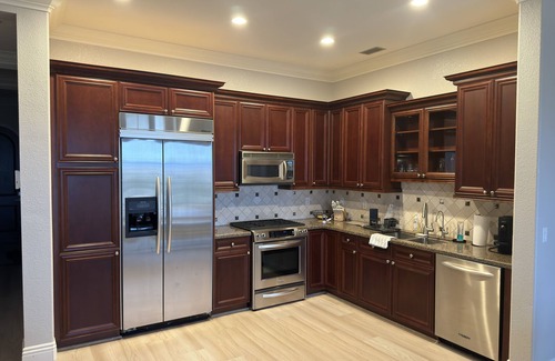 Lake Las Vegas Condominio | Luxurious Lake Las Vegas Community with Pool, Gym, Clubhouse & Amazing Lake View