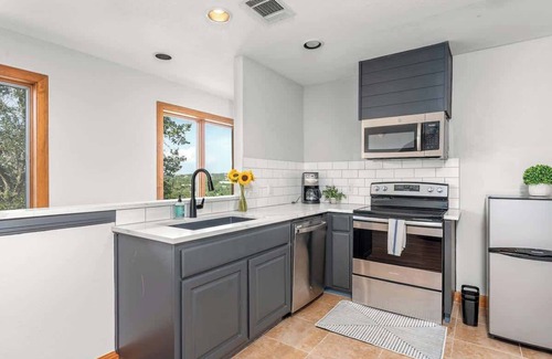 Dripping Springs Casa | Luxurious Lake Park House: Sleeps 25, Pool, Hot-tub, Firepit and Game Room!