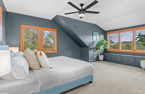 Dripping Springs Casa | Luxurious Lake Park House: Sleeps 25, Pool, Hot-Tub, Firepit and Game Room!