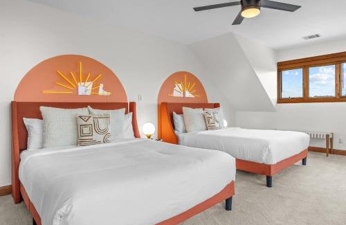 Dripping Springs Casa | Luxurious Lake Park House: Sleeps 25, Pool, Hot-Tub, Firepit and Game Room!