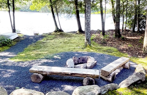 Reeders Cabina | Luxurious Lake View Log Cabin with Firepit in the Poconos