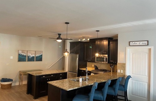 Westbank Condominio | Luxurious Lakefront Condo