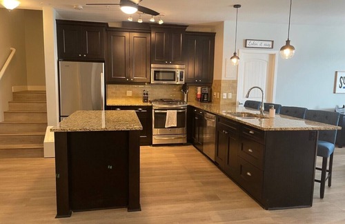 Westbank Condominio | Luxurious Lakefront Condo