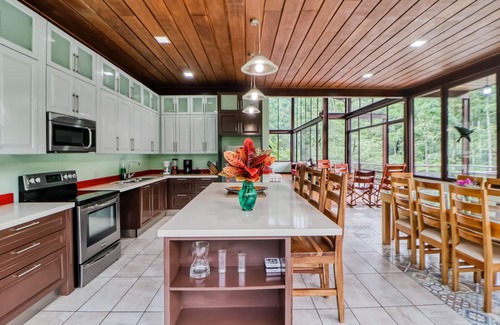 Peñas Blancas Casa | Luxurious lakefront designer villa in a private reserve - near Arenal Volcano