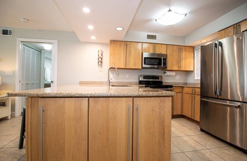 Wesley Chapel Condominio | Luxurious Lakeside Getaway: Ground Floor Condo with 3 En-Suite Rooms, Golf Access, Amazing Sunsets