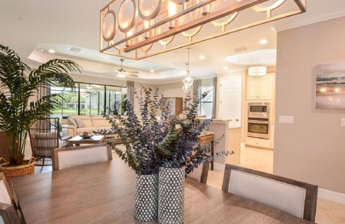 Naples Casa | Luxurious lakeview pool home in 5 Star Fiddler's Creek. Outdoor Dining & Kitchen
